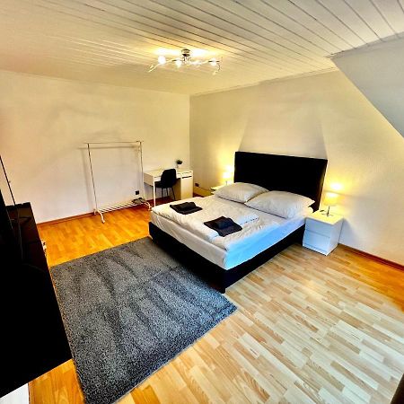 Praktisches Zimmer Im Grossen Haus Mit Garten Дюселдорф Екстериор снимка