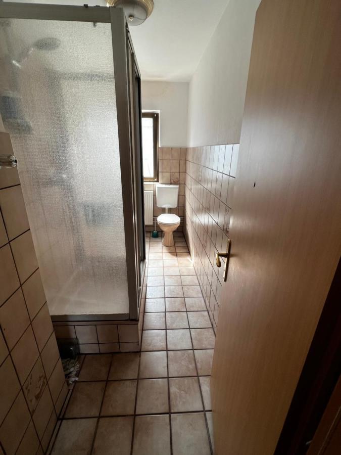 Praktisches Zimmer Im Grossen Haus Mit Garten Дюселдорф Екстериор снимка