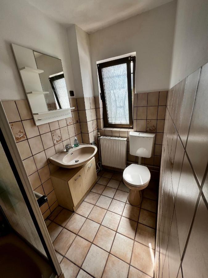 Praktisches Zimmer Im Grossen Haus Mit Garten Дюселдорф Екстериор снимка