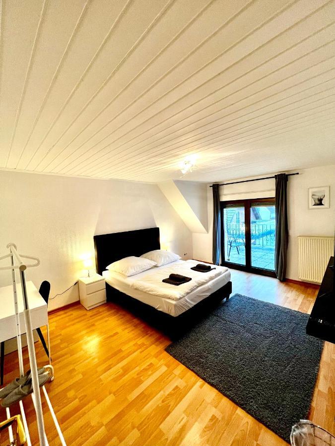 Praktisches Zimmer Im Grossen Haus Mit Garten Дюселдорф Екстериор снимка